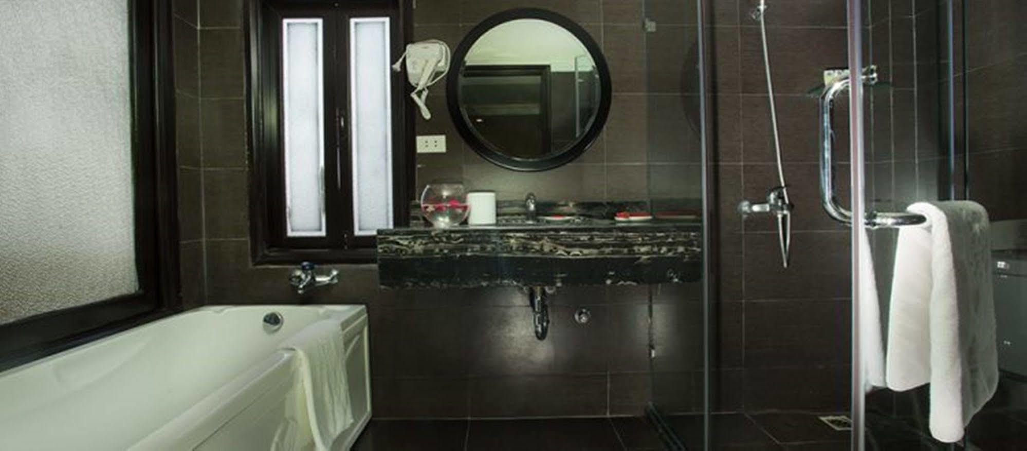 La Sante Hotel & Spa Ханой Экстерьер фото